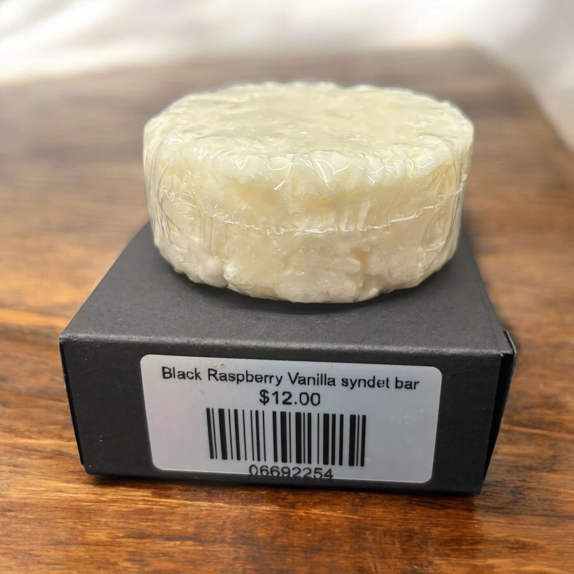 Solid shampoo bar, long lasting bar great for normal to dry hair.