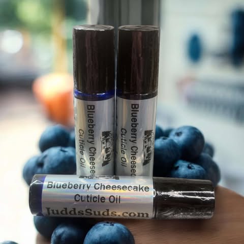 1.25 glass roller bottle, contains almond, avocado, castor oil, and vitamin E oil. Scented with blueberry cheesecake fragrance oil