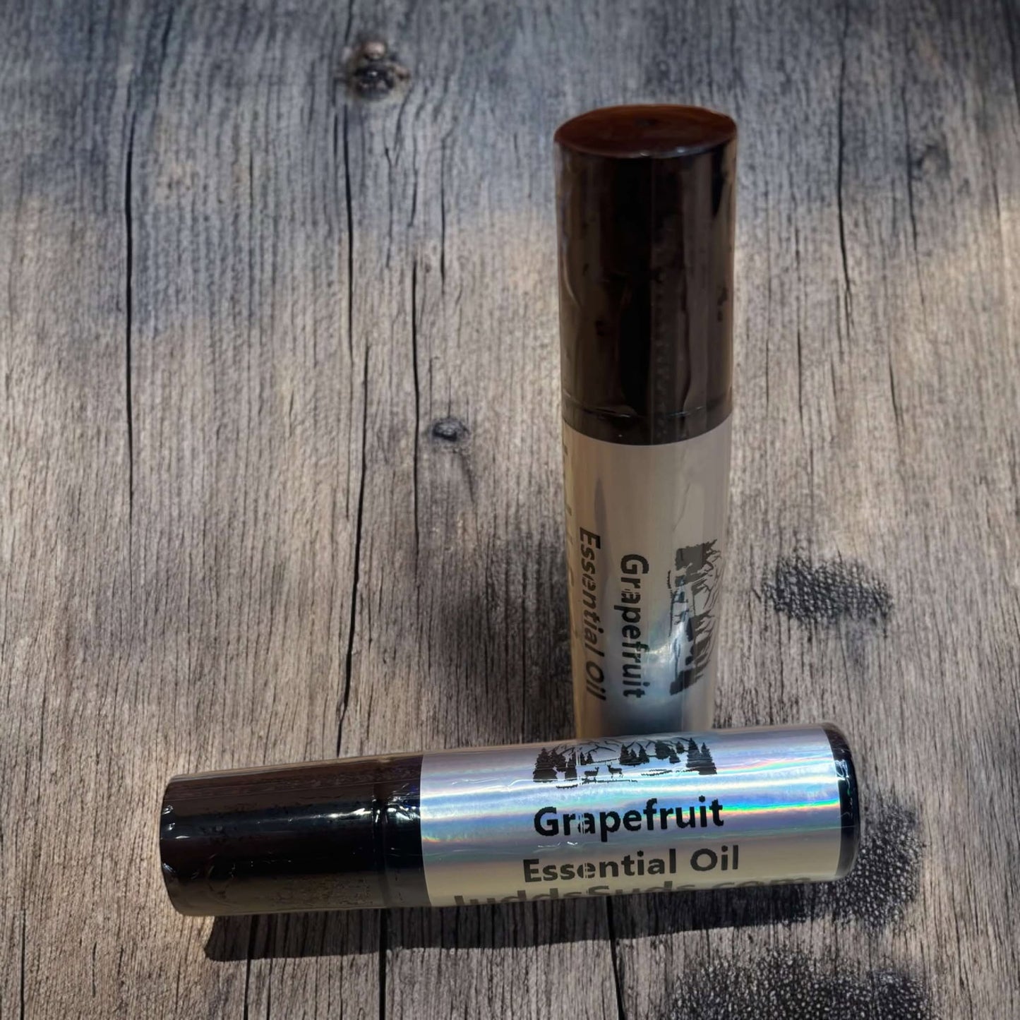 1.4oz glass roller bottle, filled with grapefruit essential oil and olive oil.